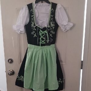 *** New- Dirndl Octoberfest Dress Costume Size Medium